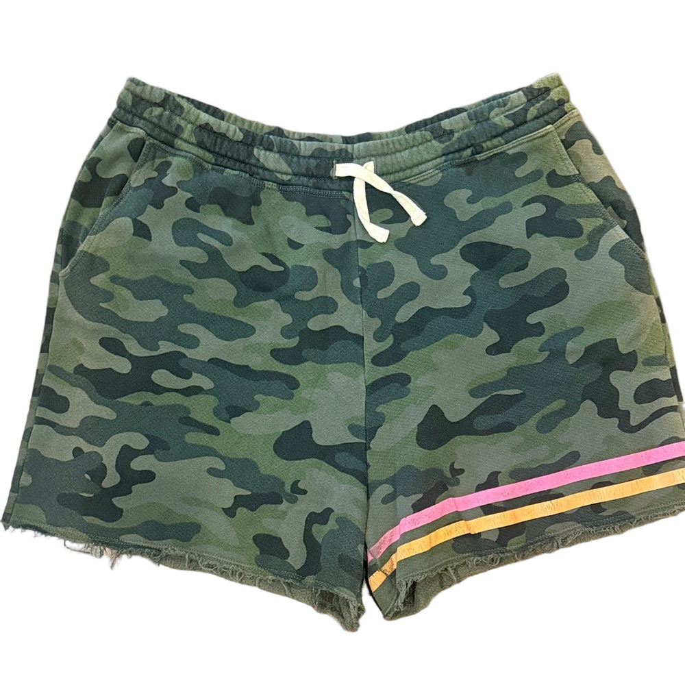 Sundry camo causal shorts, size 4, runs big
